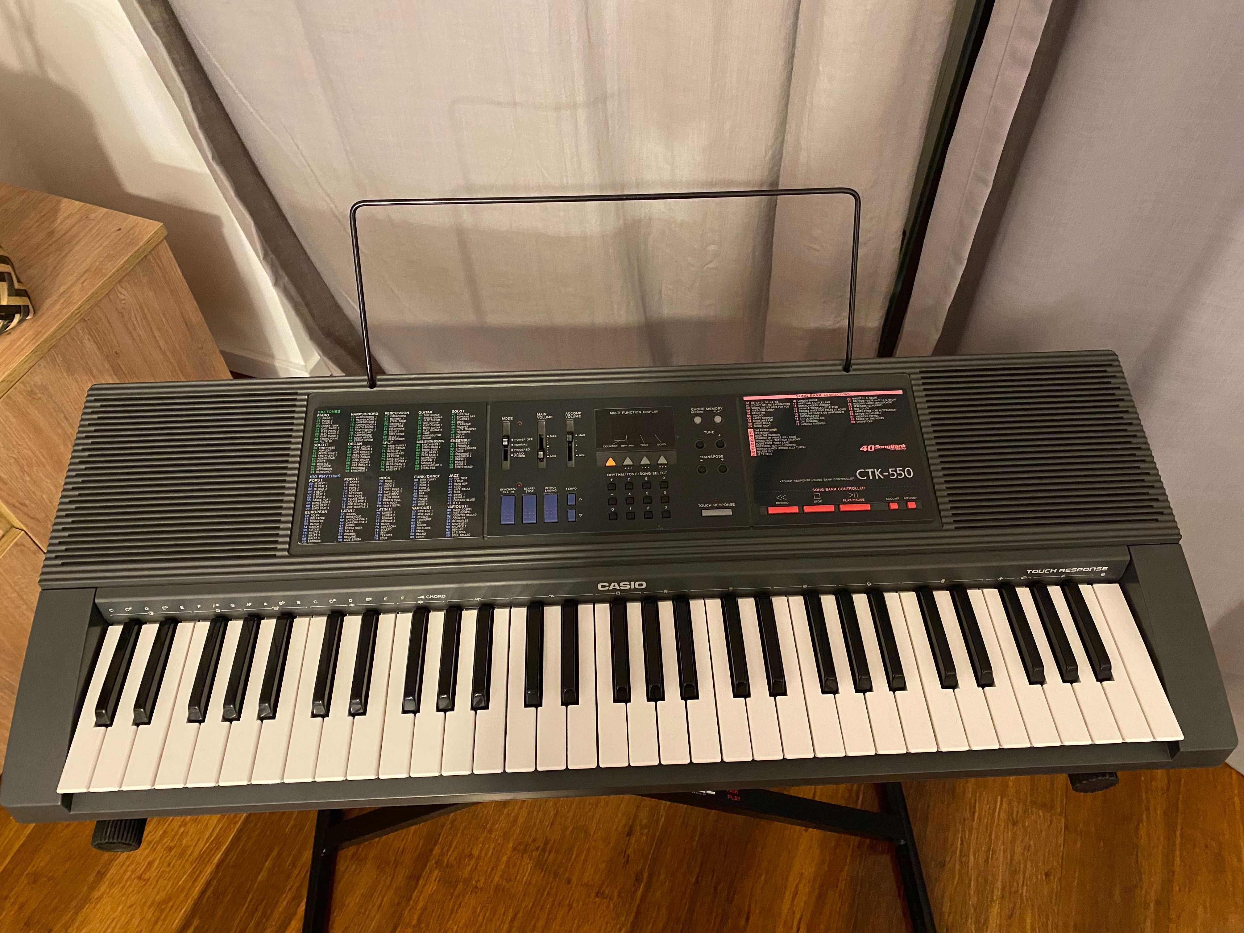 Casio Keyboard model CTK-550 + statyw