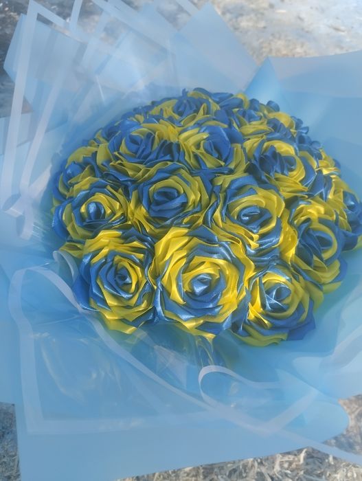 Троянди з атласної стрічки