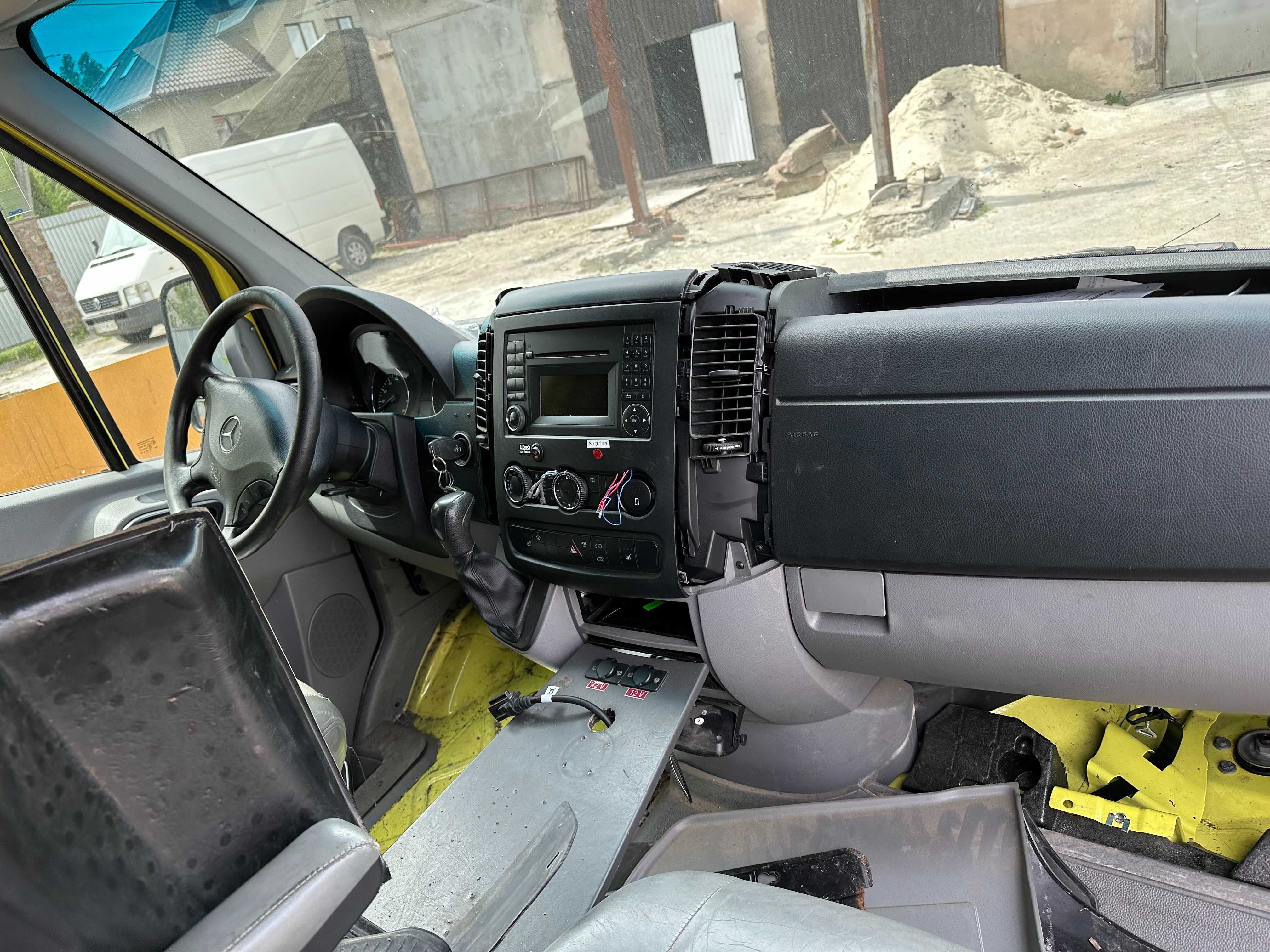 Комплект переобладнаня з Англійця Mercedes Sprinter W906 Панель Торпед