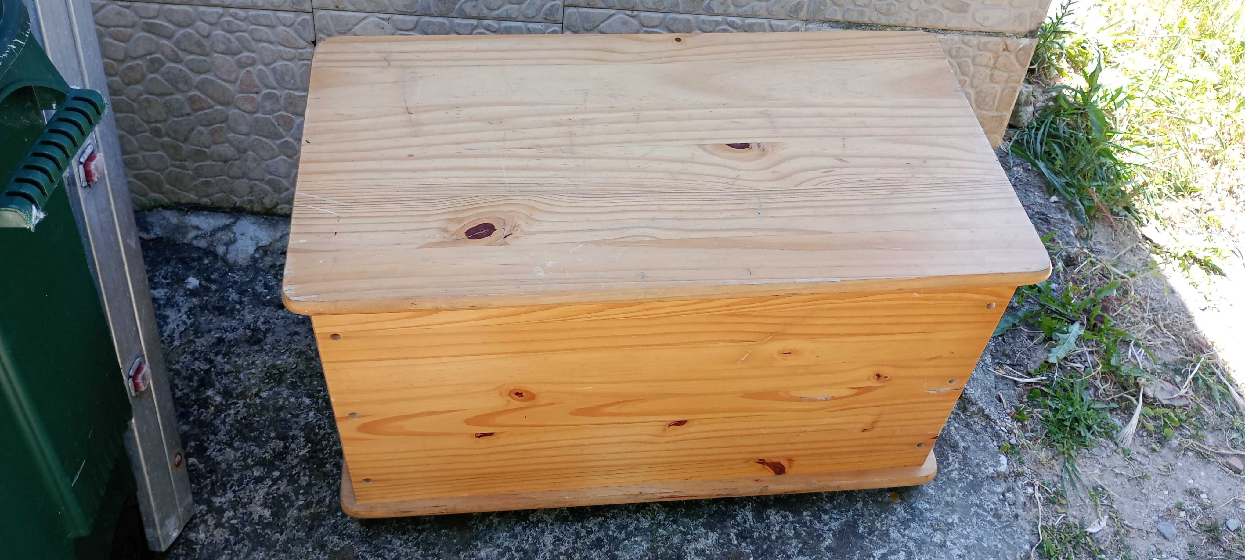 Baù de madeira sólido com rodas 70X43X40