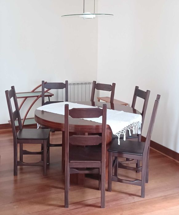 Mesa redonda de sala