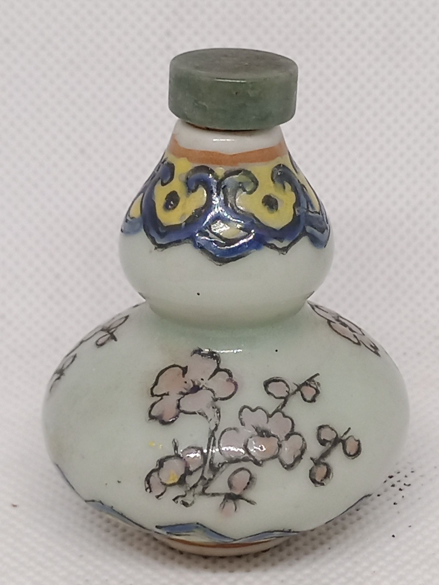 Frasco de rapé ou snuff bottle em cerâmica e colher