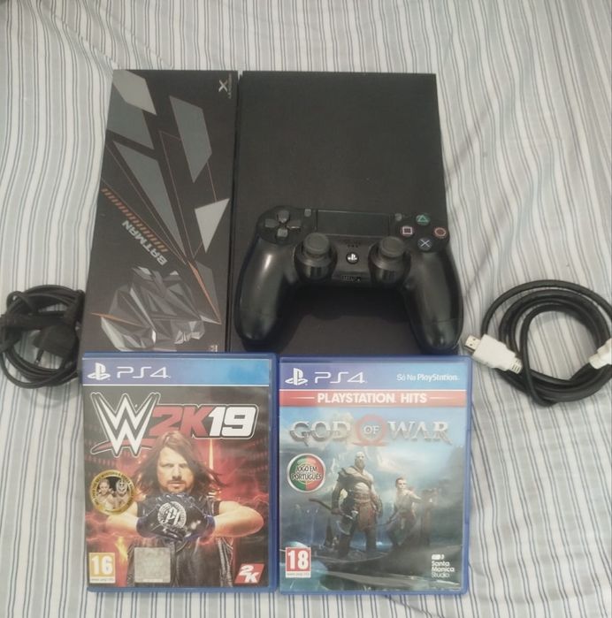 Playstation 4 {Bom Estado} +2 Jogos !!