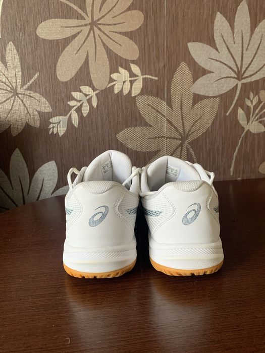 Кросівки чоловічі Asics UPCOURT 6 белые 1071A104-100