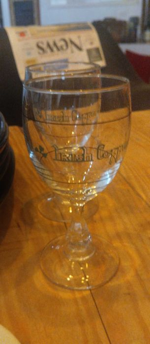 Pratos, copos, talheres, utensílios de cozinha...