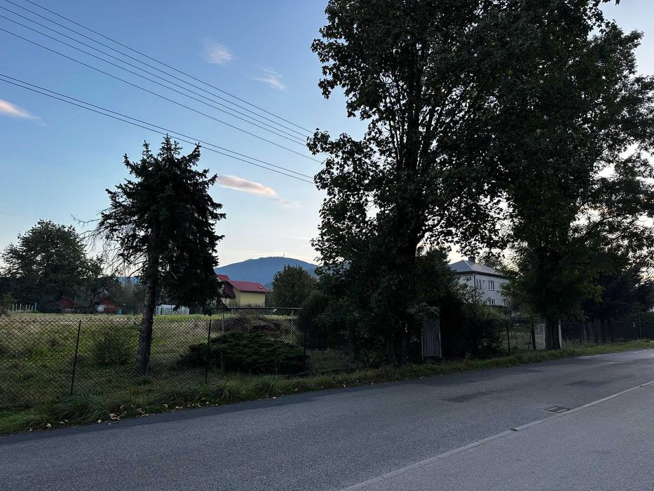 Atrakcyjna działka blisko centrum-ścieżka rowerowa, widok na góry.