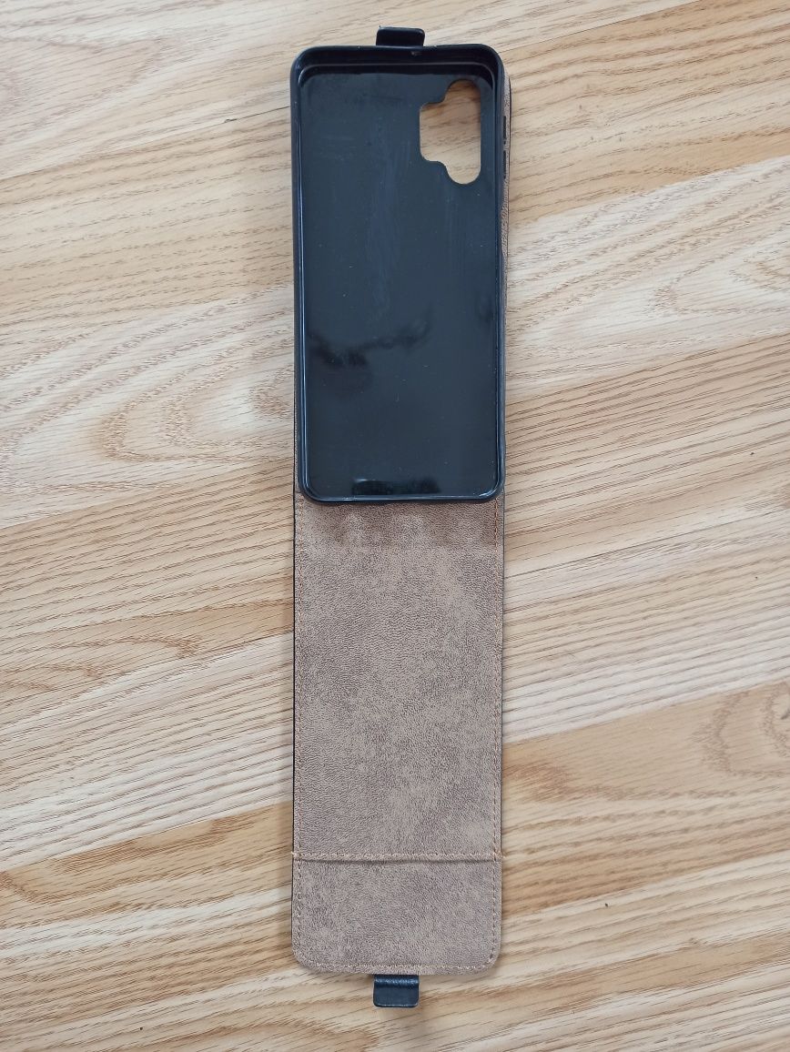 Kabura, etui do Samsung A32 5G otwierana do dołu