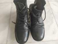 Vendo botas em pele da Levi's usadas mas em bom estado