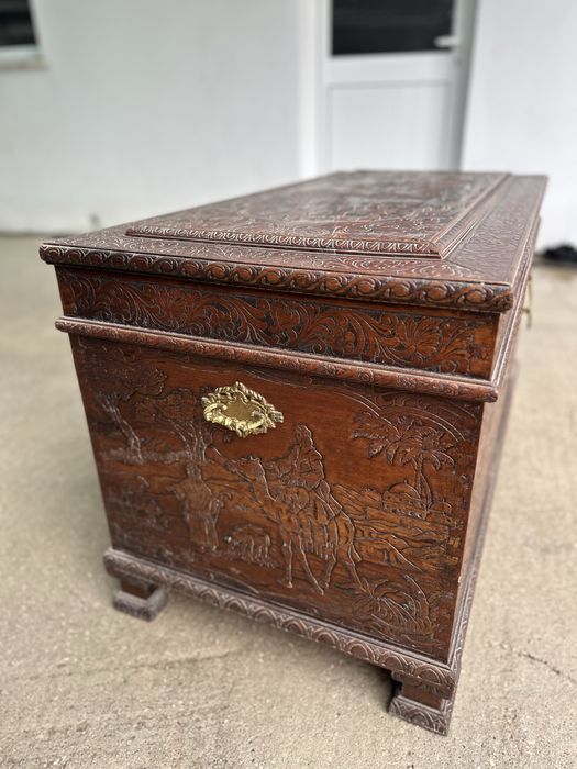 Bau Vintage em Madeira Trabalhada