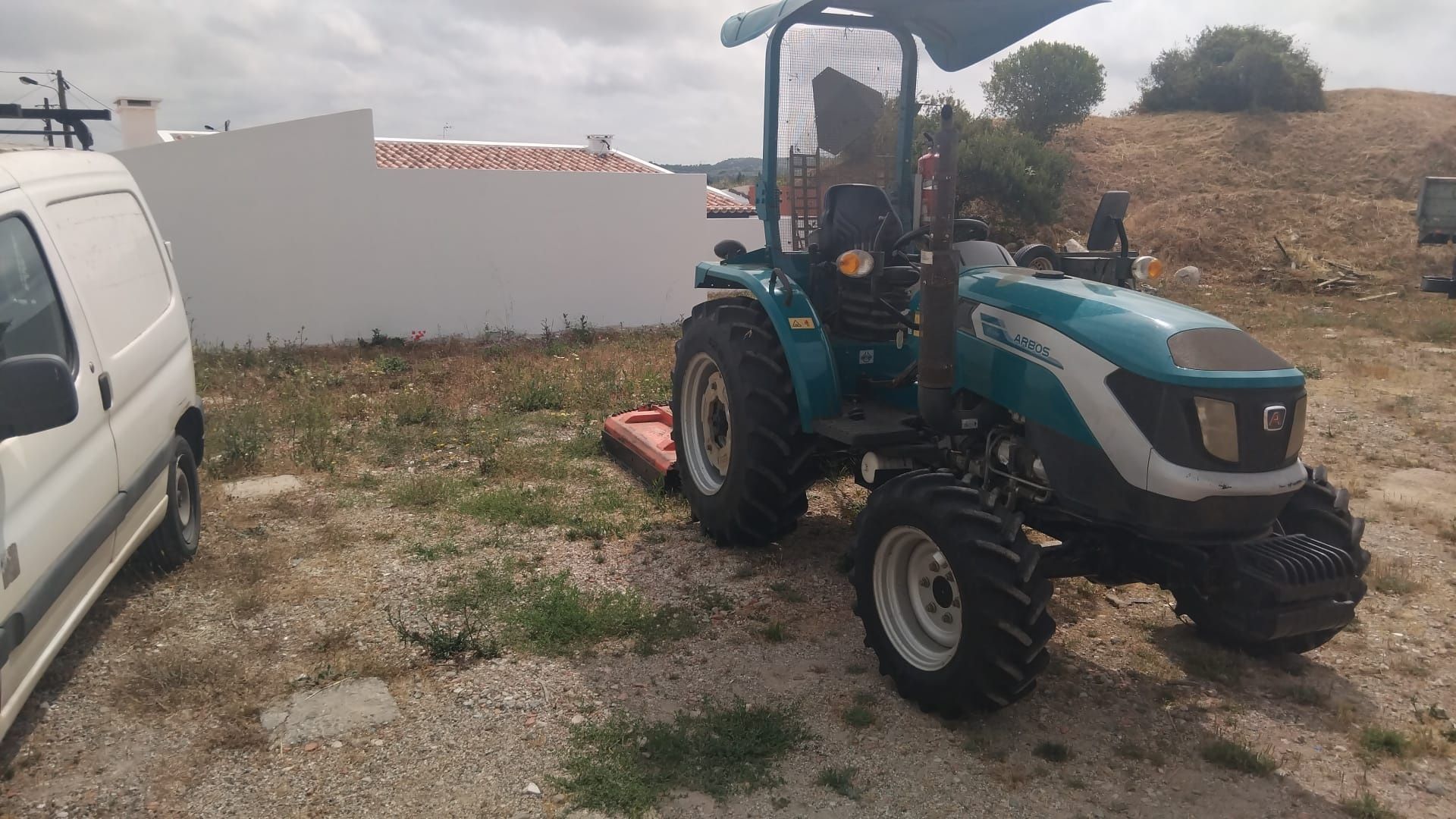 Trator ARBOS com Matrícula impecável