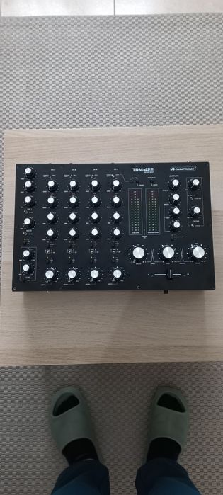 Mesa de mistura Omnitronic TRM-422