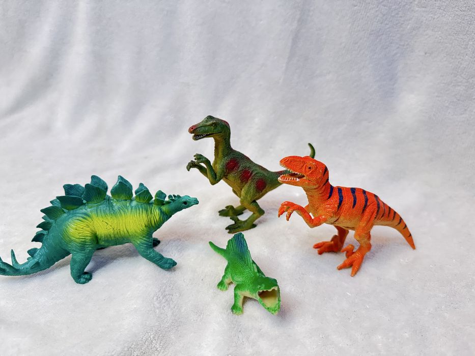 Продаю дінозаврів, динозаврів