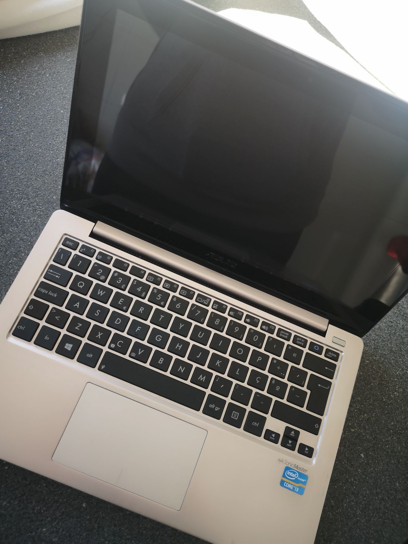 Asus VivoBook S200E