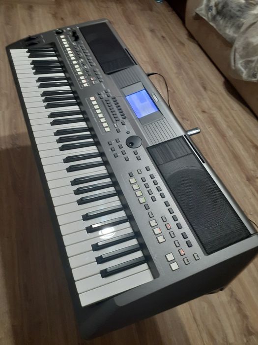 Синтезатор Yamaha PSR S670 б/у