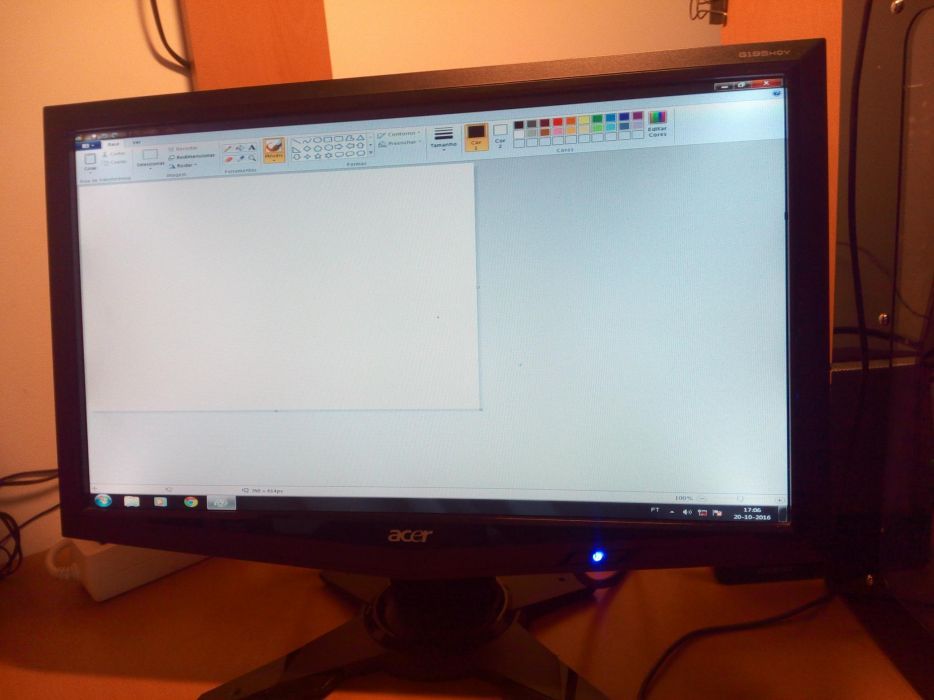 Monitor LCD pc acer 40x23 cm