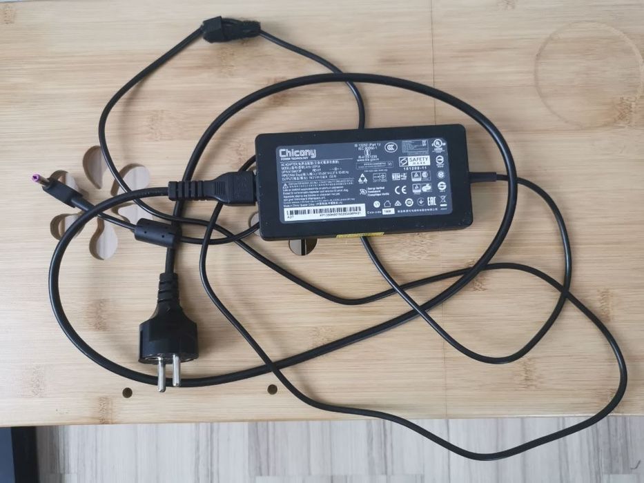 Acer Predator Triton 300 PT315-51, i7-9750H, GTX1650, 1TB M2, 24GB RAM