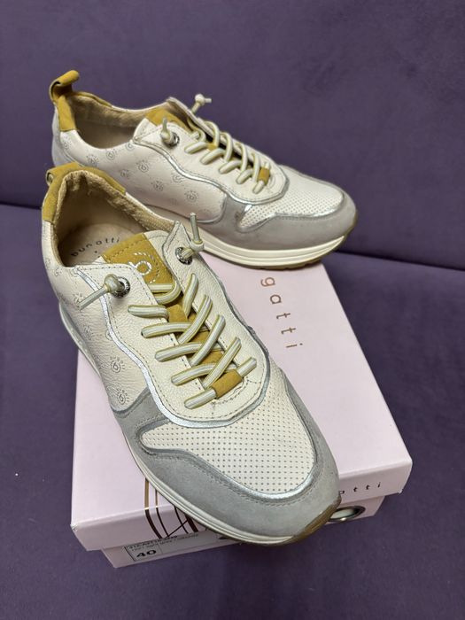 Кросівки круті Bugatti р. 40, на не широку ногу, як нові