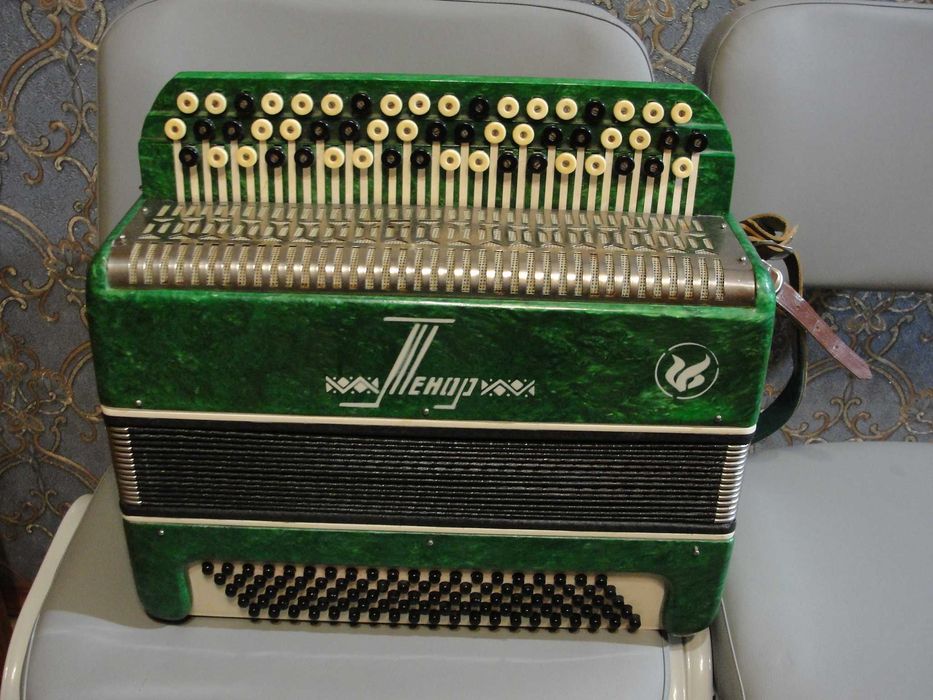 Баян Тенор у відмінному стані