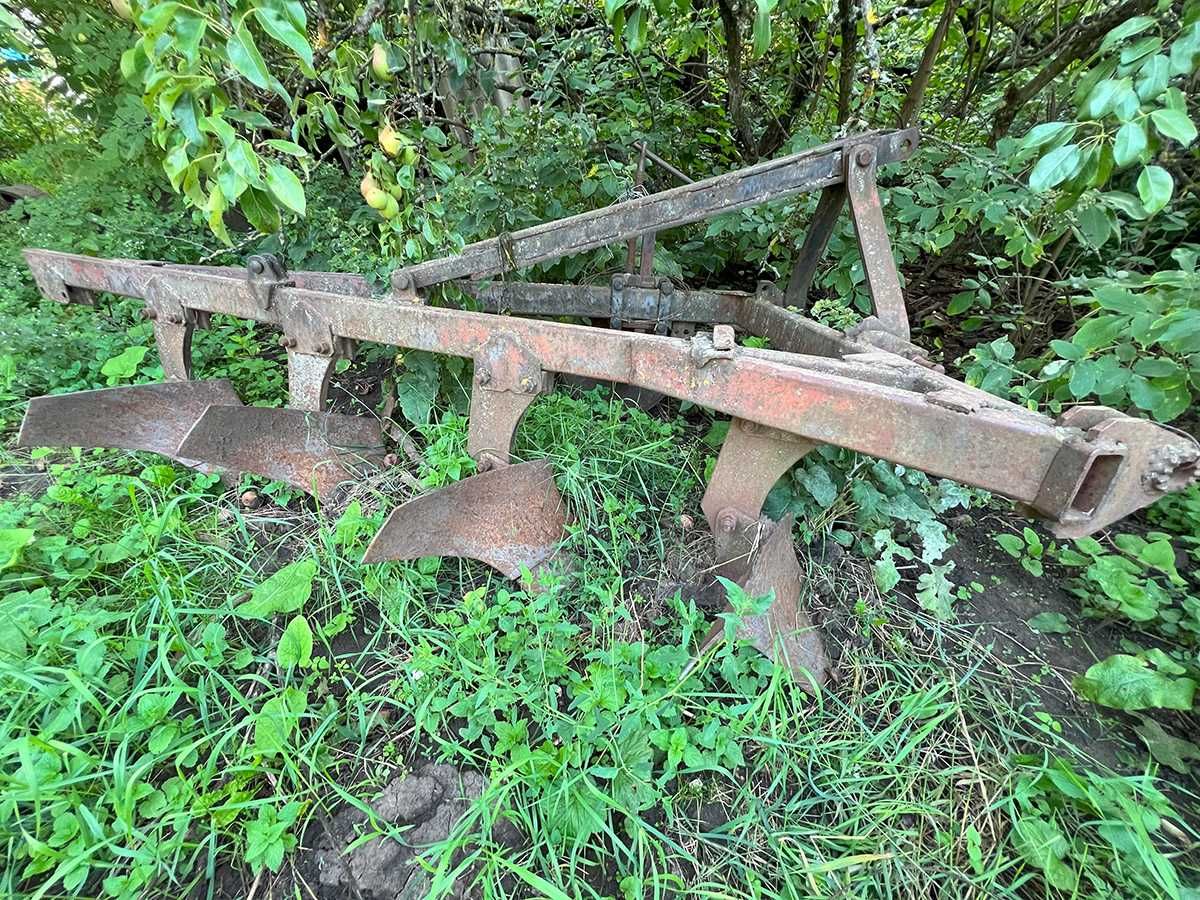 Трактор Т-40 прицеп культиватор плуг діскова борона картоплекопалка