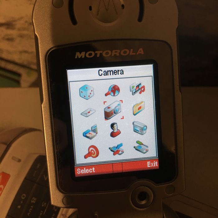 Telefon komorkowy motorola V980