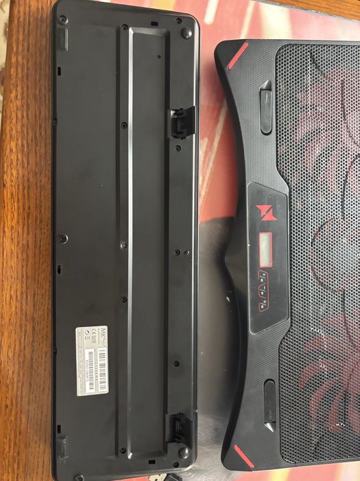 Conjunto Teclado + Rato + Base de Arrefecimento – Como Novos