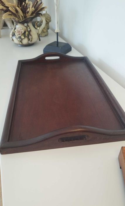 Tabuleiro vintage em madeira.
Grande tabuleiro.
Dimensões: 51,50x33cm