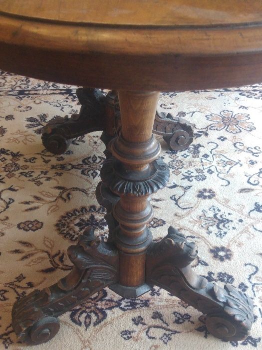 Stolik antyczny, rzeźbiony