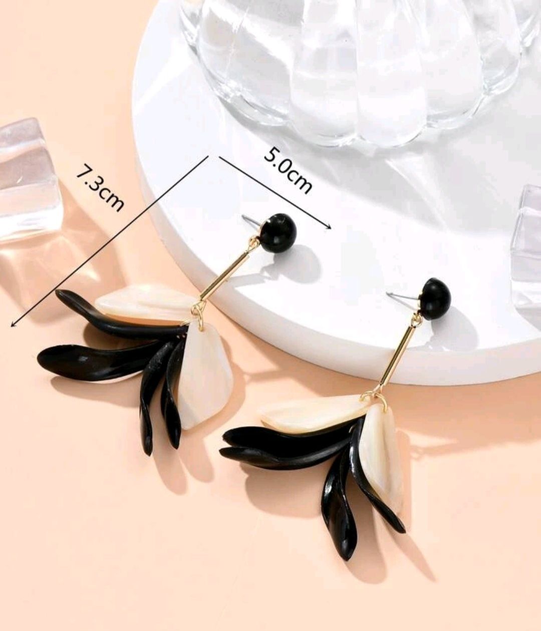Kolczyki wiszące płatki akrylowe czarno perłowe