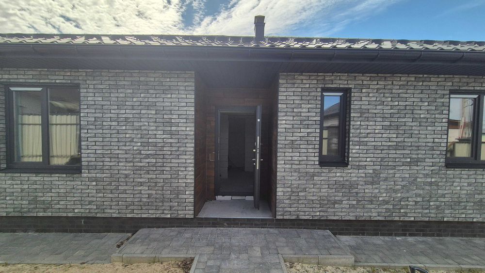 Одноповерховий будинок у Бучі з терасою та ділянкою 6 соток