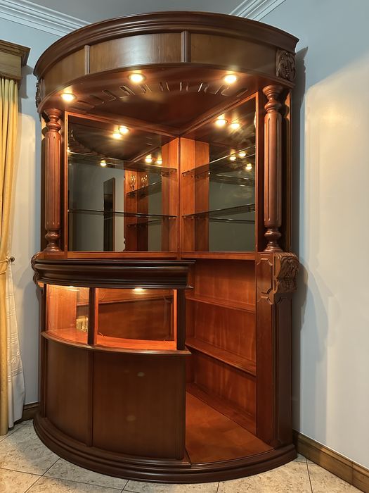 Bar de sala em madeira castanho