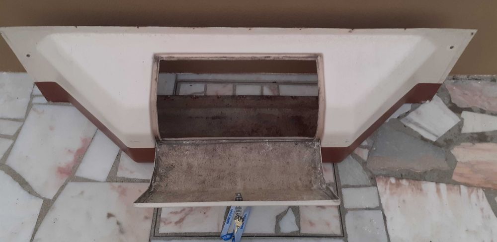 Frente de caixa para atrelado, com tampa e fechadura