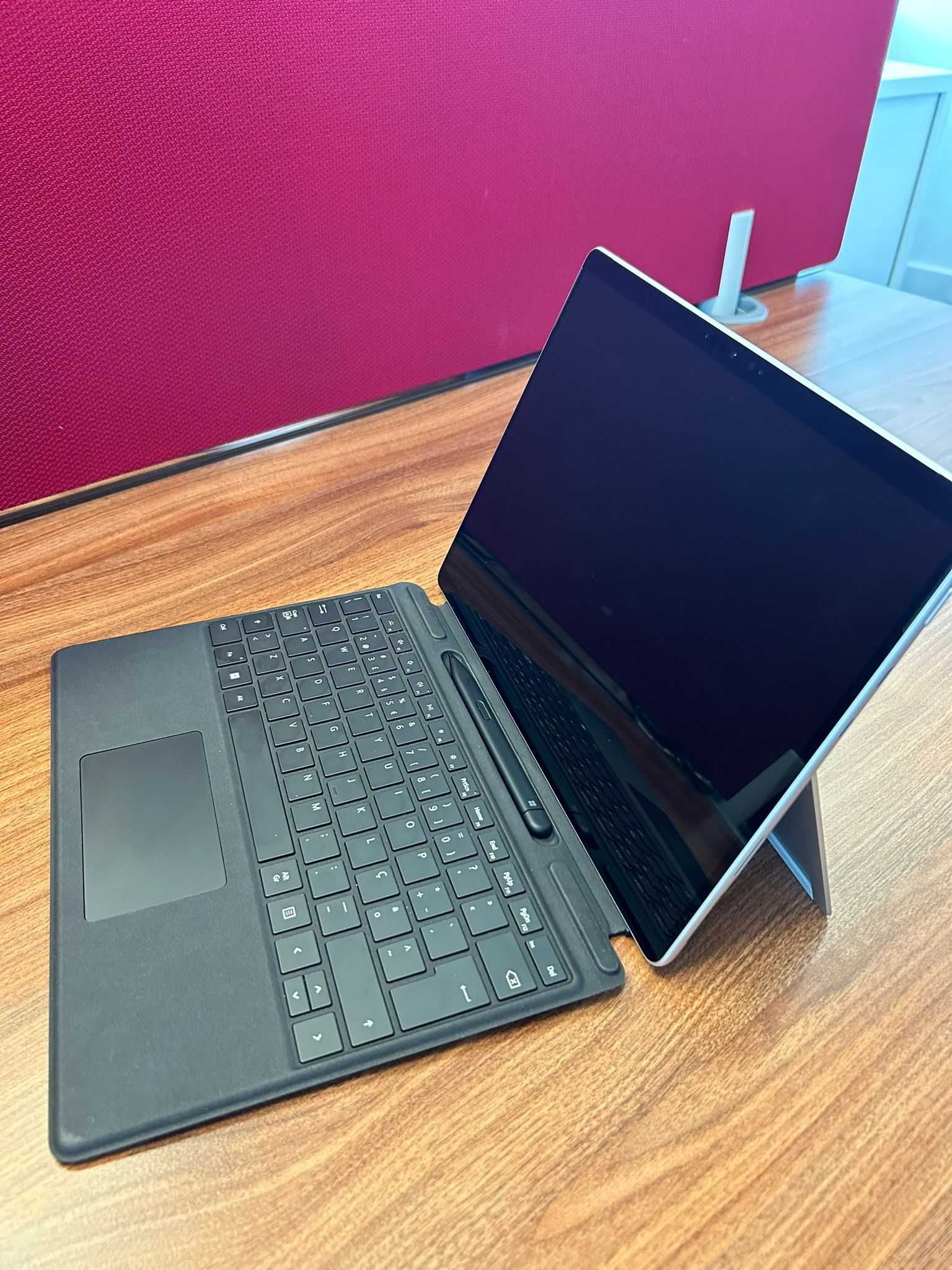 Microsoft Surface Pro 8 (intel I5 - 128GB) completo