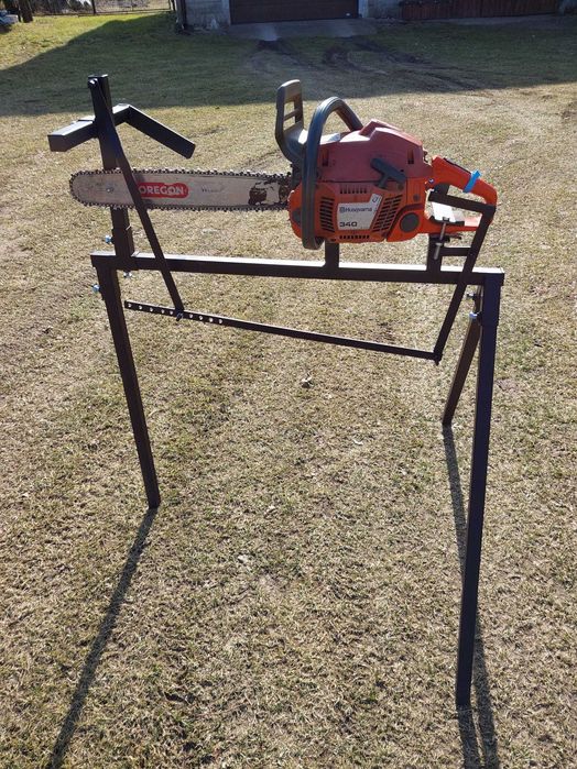 Stojak do samodzielnego cięcia drewna piłą spalinową pilarką