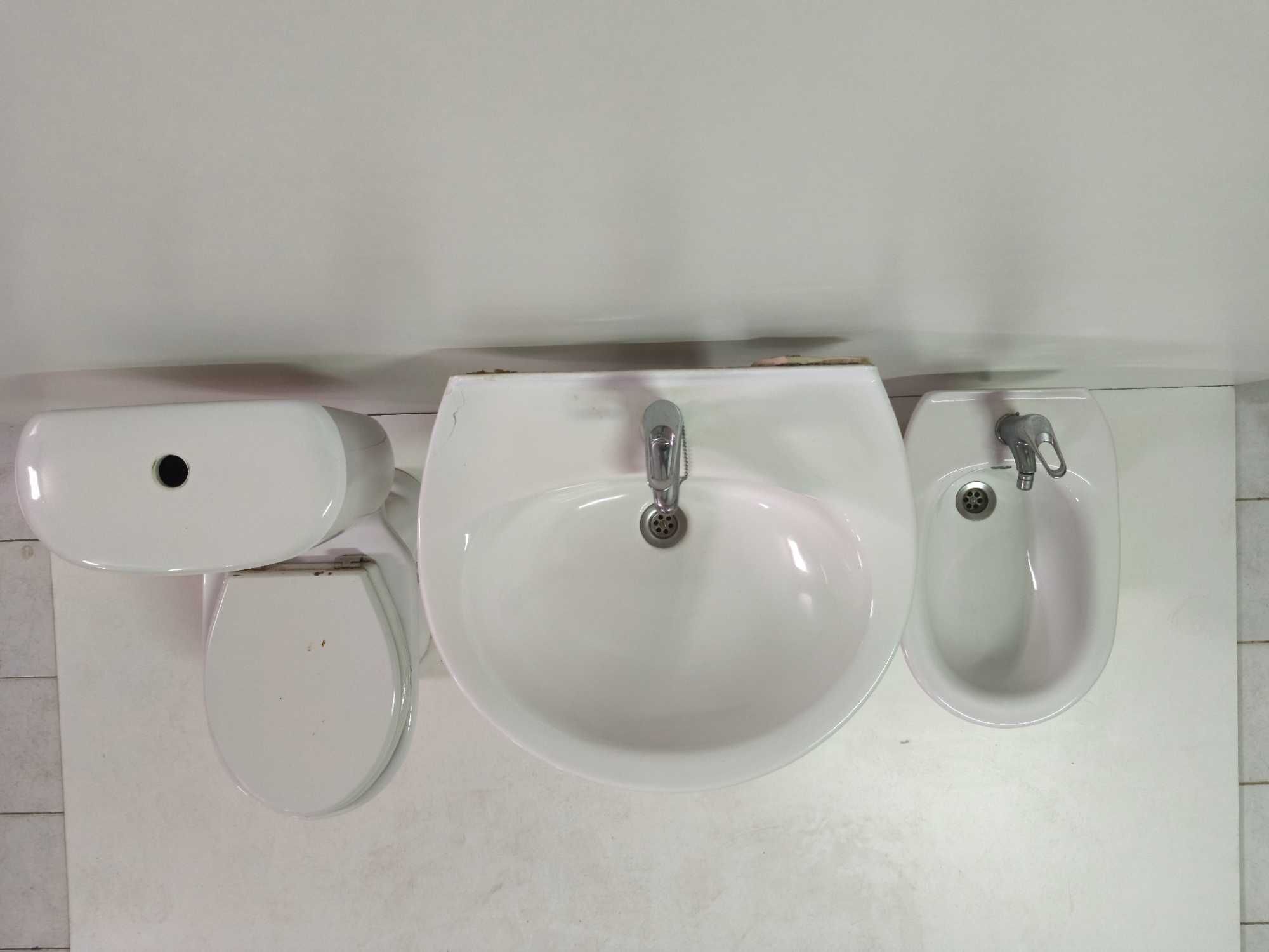 Conjunto de louça de casa de banho