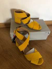 Żółte skórzane sandały Wojas