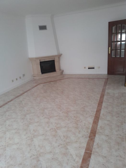 Alugar apartamento T1- Mem Martins, 1 andar com elevador