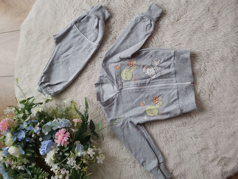 Bawełniany dres chłopięcy szary w zwierzątka rozm. 68 marki Artex