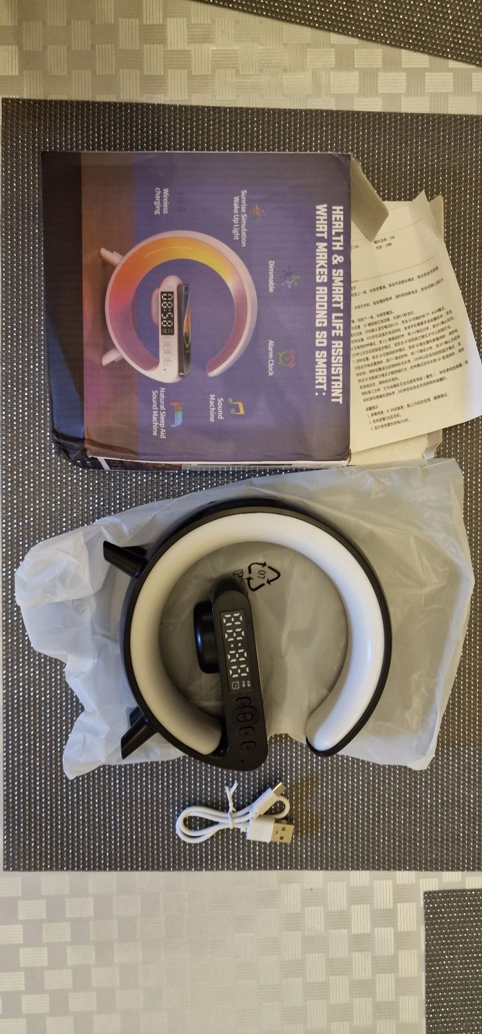 Lampka nocna LED ( lampka, zegar, głośnik, ładowarka )