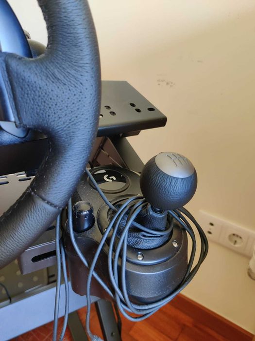 Volante Logitech G923 TRueForce + Pedais + Shifter (PS4/PS5/PC)