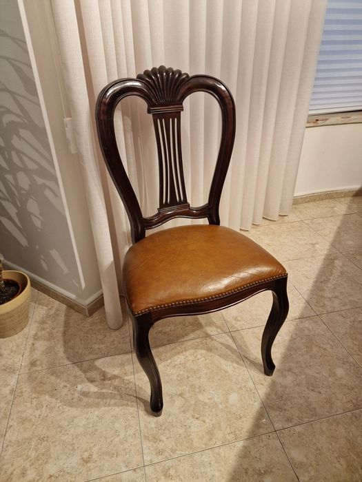 Cadeiras de jantar clássicas