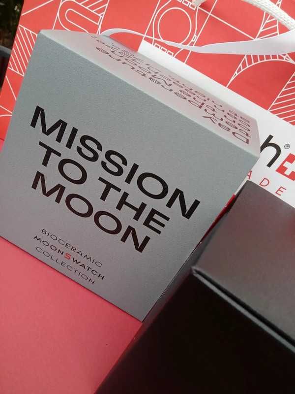 Omega x Swatch Moonswatch SO33M100  Velcro Strap Lunar Landing Tribute