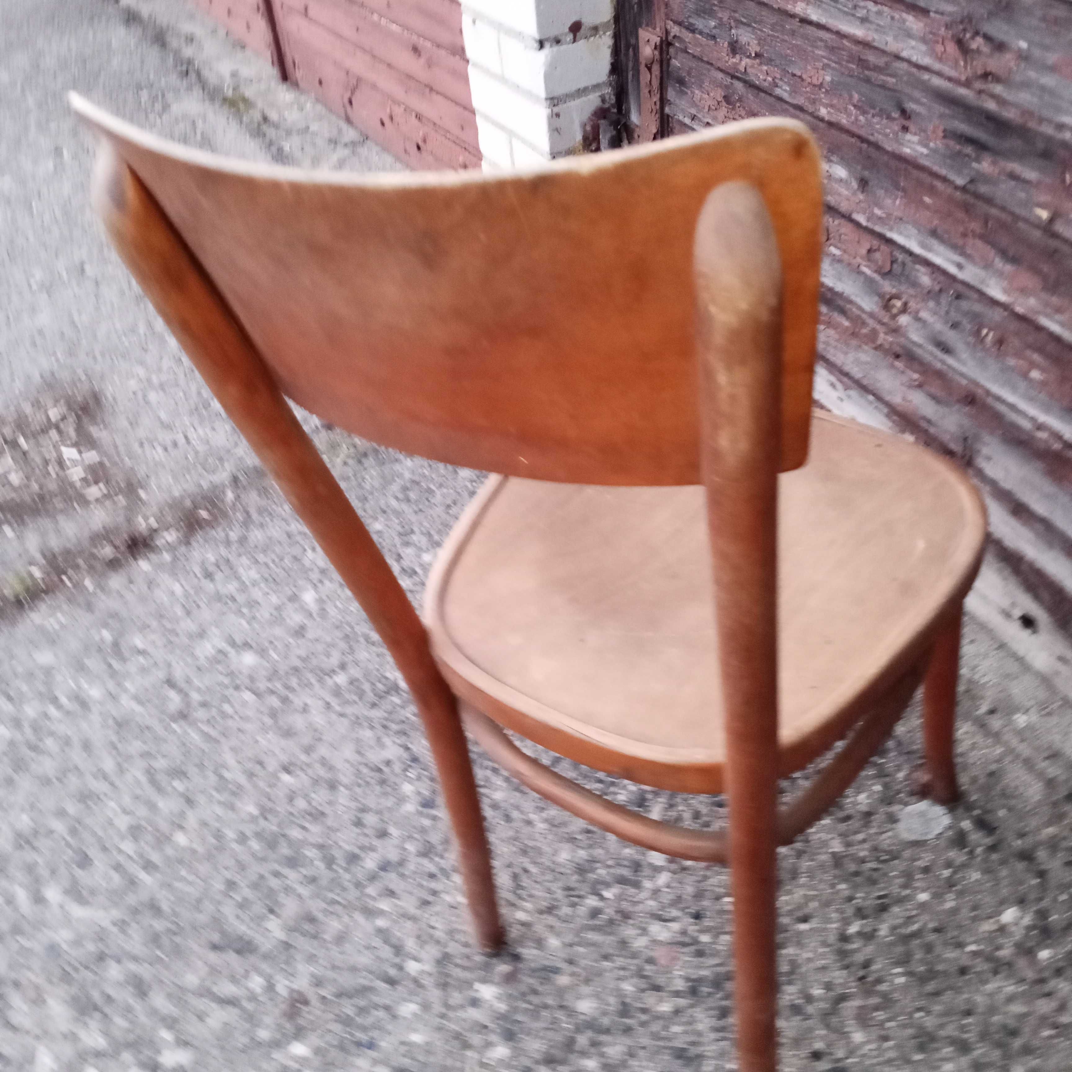 stare krzesło  z PRL vintage krzesło pólka  drewno krzesło dla