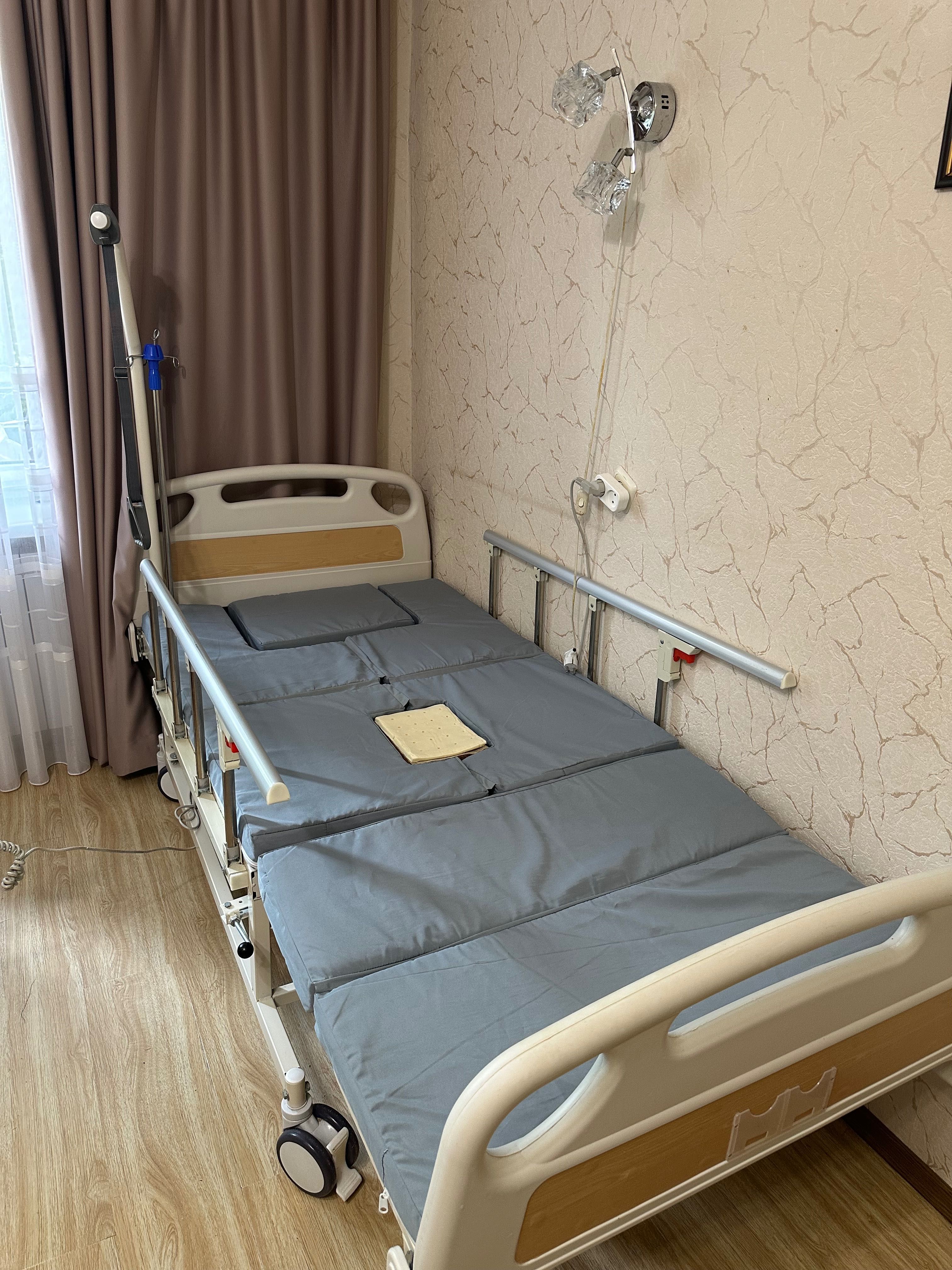 Медичне ліжко для тяжкохворих