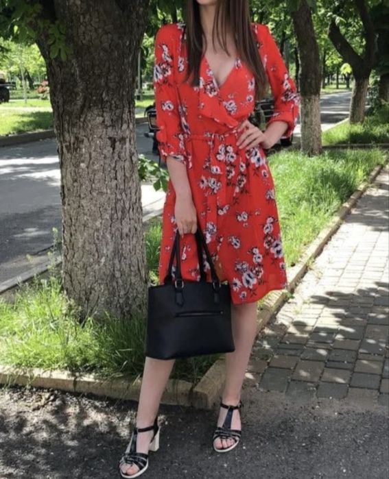 Віддам дві сукні за шоколадку