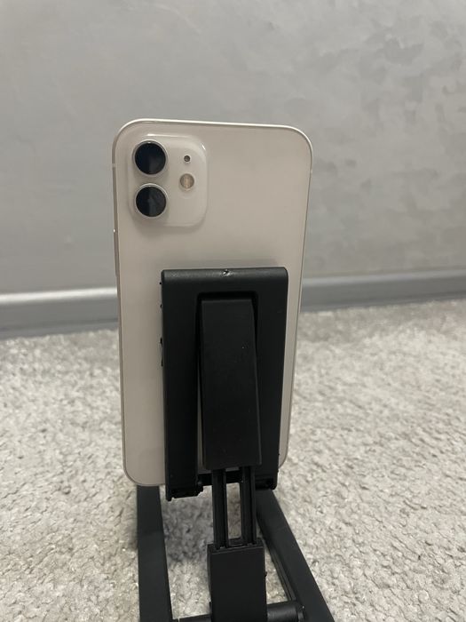 Iphone 12 128Gb перезагружаеться