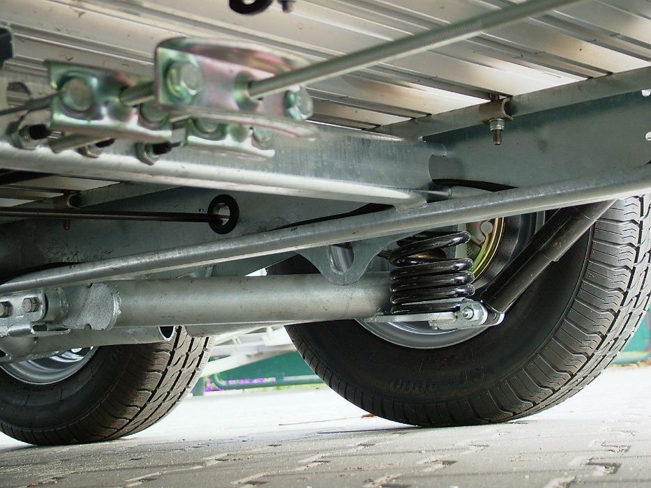 Przyczepa dla 2 koni z przednim wyjściem aluminiowa