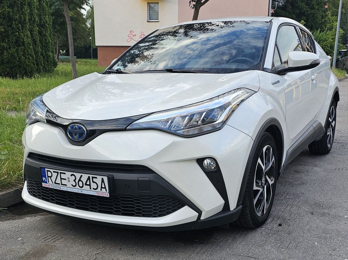Toyota C-HR style 1.8 hybryda biała perła po leasingu