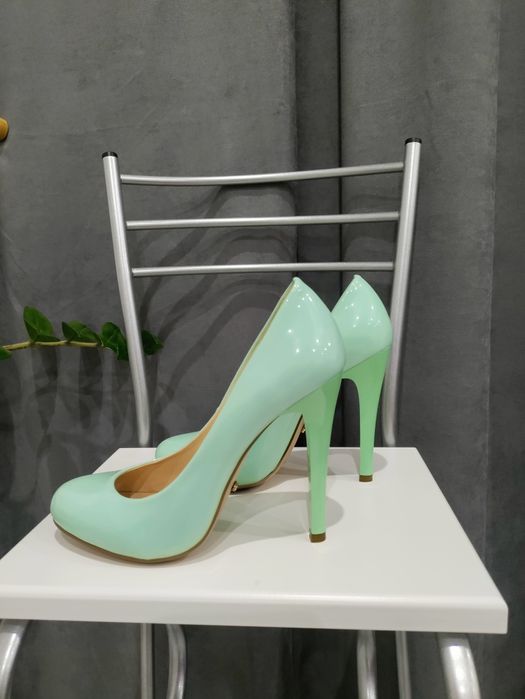 Туфлі жіночі на підборах