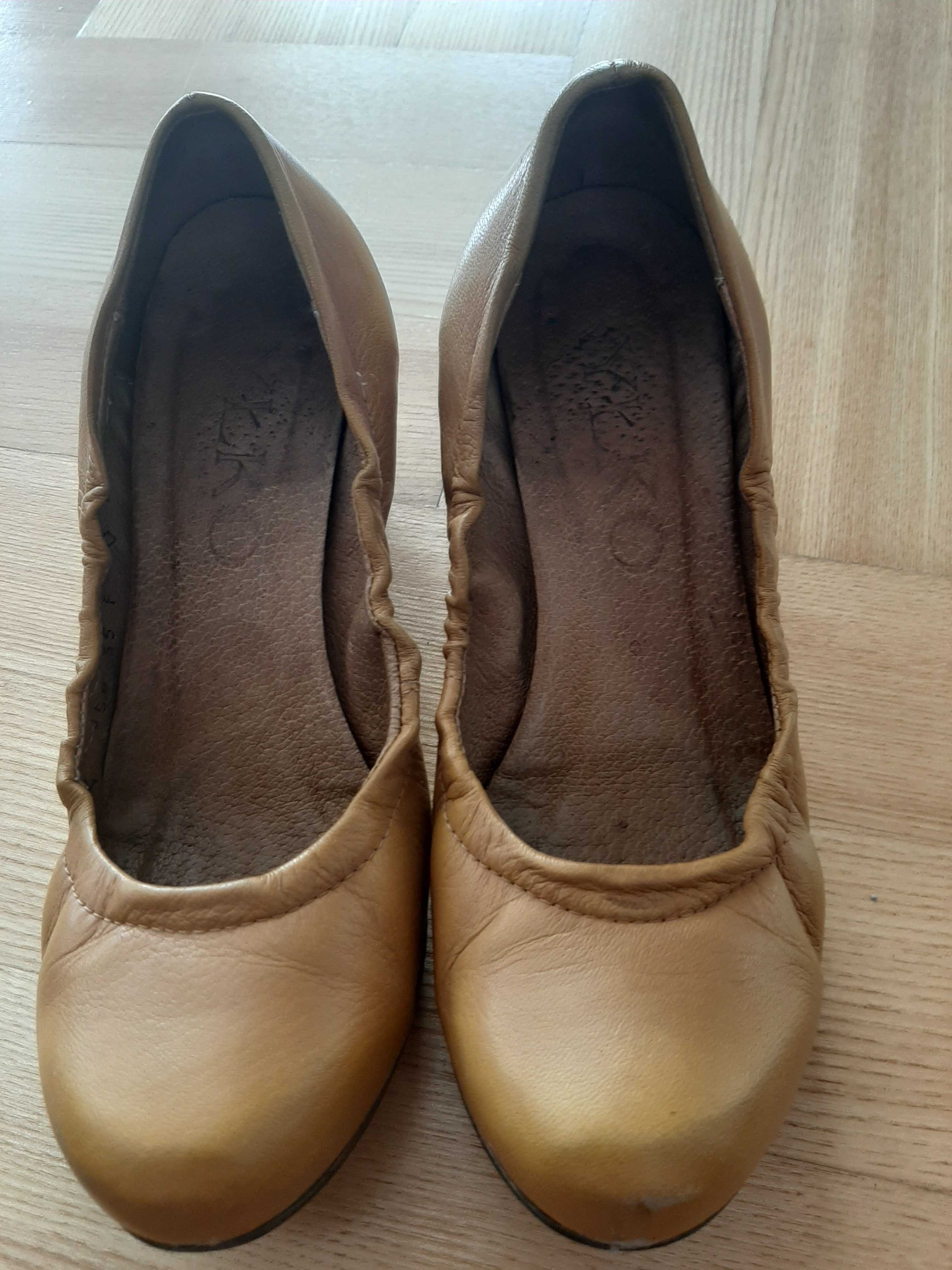 Buty Ryłko koturny rozmiar 35