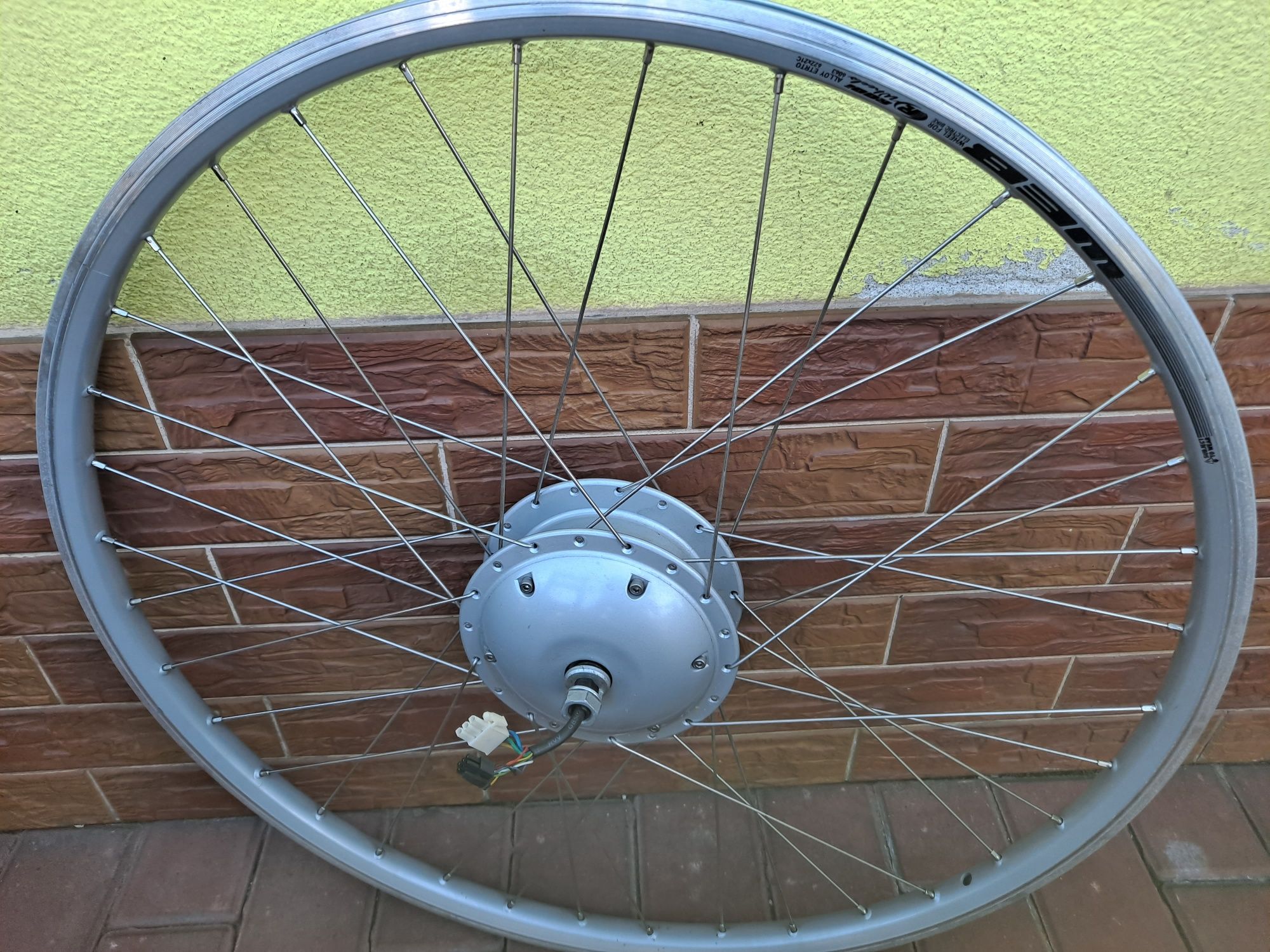 Kolo z silnikiem do roweru elektrycznego
